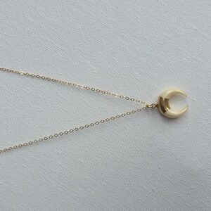 Source Unknown Gold Plated "Hook Em" Pendant Necklace ✨️Good Condition✨️